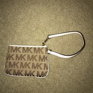 MICHAEL KORS wristlet! 🔥